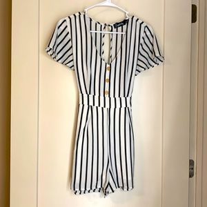 Crystal sky black & white romper shirt sleeve NWOT